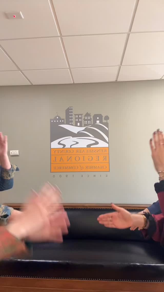 Going crazy for the Troy Victorian stroll 🎩🎄#troyvictorianstroll #troyny #victorianera #fitcheck