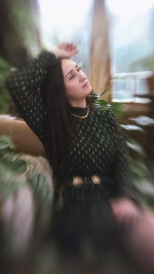 Had some fun today with talented singer songwriter @rebeccacorreia and my old Lensbaby lens. (And several other lenses 😆)
Book your December shoot with me here and let’s create something together!
xoxo @meghanaileen
#portraitshoots #creativeportraits #portraitphotography #portraitphotoshoot #creativephotographer #creativephotography #musicianportrait #musicianphotographer #greenhousestudio #photostudionashville