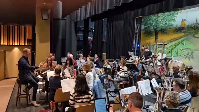 Wij zijn al helemaal klaar voor kerst!🎄Vier kerst samen met muziekvereniging Sint Jan en Ensemble ‘VIJF!’ tijdens het kerstconcert op 20 december.🎅 Kaartjes zijn te koop via www.stjanwanroij.nl