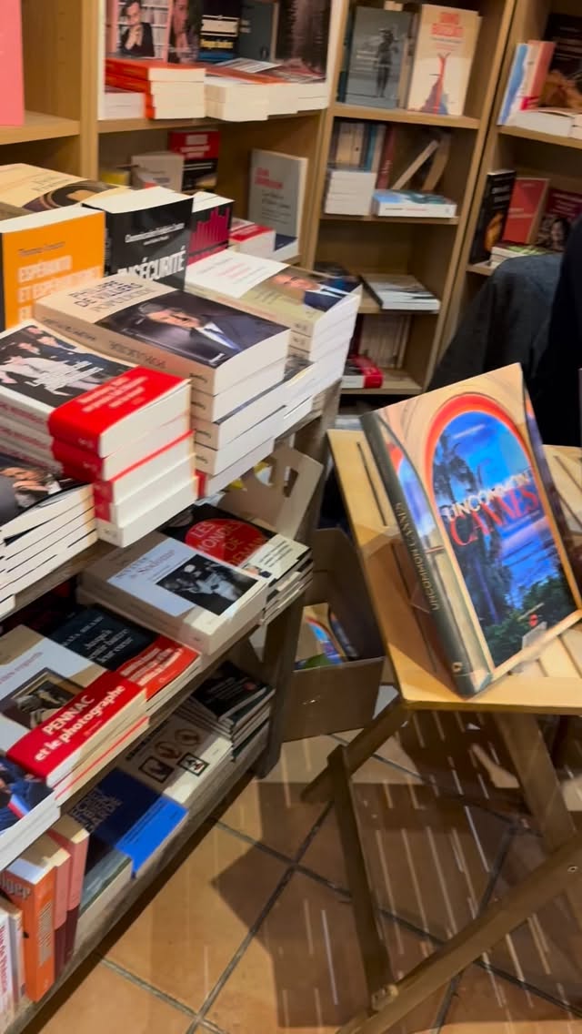 Ce soir, sortie du livre hommage à Cannes de Thomas de Pariente “Uncommon Cannes”. Une déclaration d’amour à sa ville. Il signe textes et photos de ce joli livre à offrir.
Retrouvez Thomas de Pariente le 15 janvier au Carlton lors du lancement du Festival UN LIVRE I UN DESTIN.