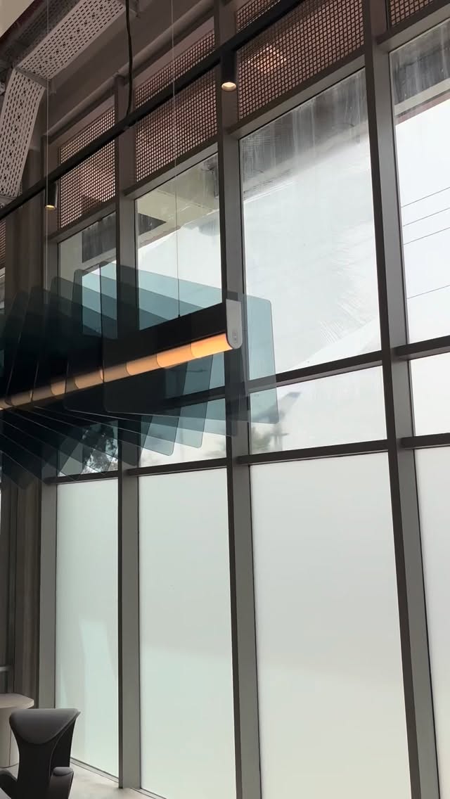 Twist
Aluminum | Plexiglass
Over an exceptional reception desk in a spectacular office space designed by @roydavidarchitects
📸 @michaelshvadron