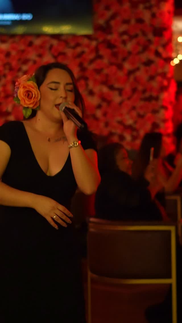 Este viernes… Noche de Despecho 💔
Nuestra host @karencifuentesv prende la noche desde las 10PM, lista para la terapia grupal where we sing, cry, laugh y brindamos sin pena.
Si sabes, sabes… aquí se cura con tequila.
🔗 Link in BIO for reservations
🎧 Music by @solodjpablo