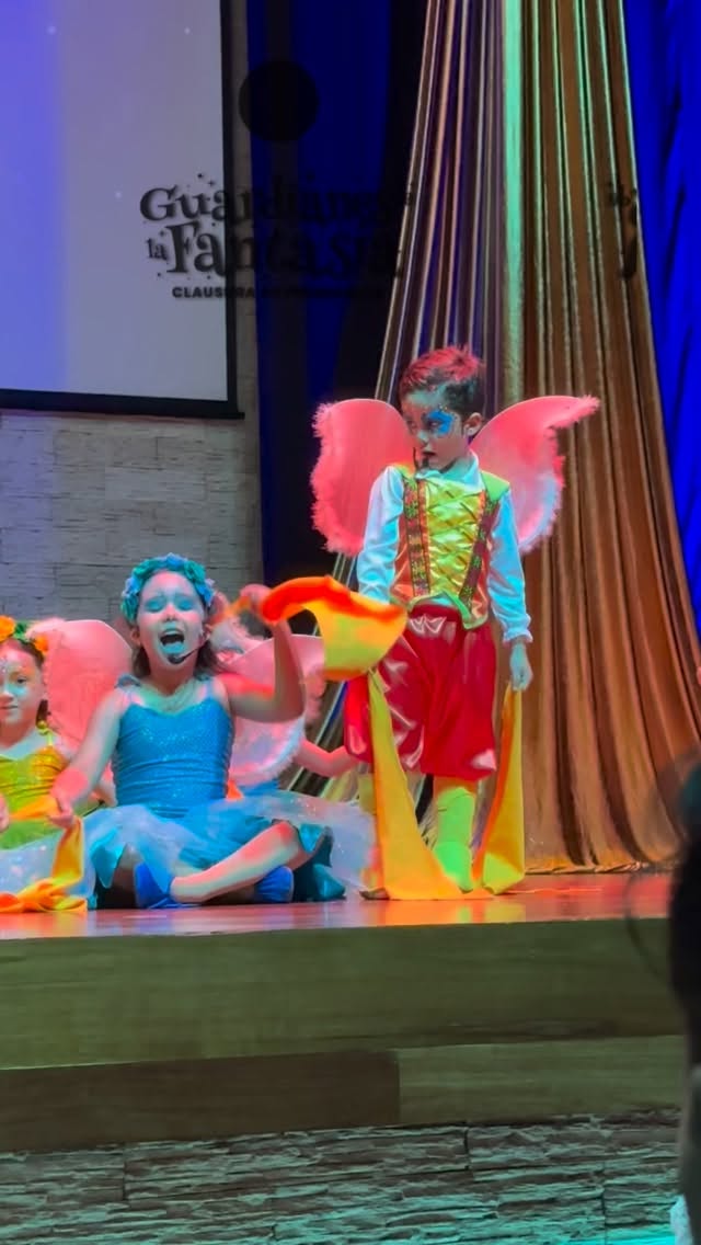 🌟 ¡Nuestros pequeños Guardianes de la Fantasía brillaron con toda su imaginación! 🌈✨
Con ternura, creatividad y alegría, los claverianos de nuestro #PreescolarSanPedro nos recordaron que la fantasía nunca debe perderse, porque en cada cuento y en cada juego nace un nuevo sueño. 💛📚
💫 Gracias a las familias y docentes que acompañaron con amor este proceso lleno de magia y aprendizaje.
🎥 Dale play a este #Recap y déjate inspirar por estos pequeños que aprendieron que ser “Guardianes de la Fantasía” es cuidar el poder de soñar.
#GuardianesDeLaFantasía #ClausuraPreescolarCSPC #EducaciónConAmor
#ColegioSanPedroClaver #FormamosConValores