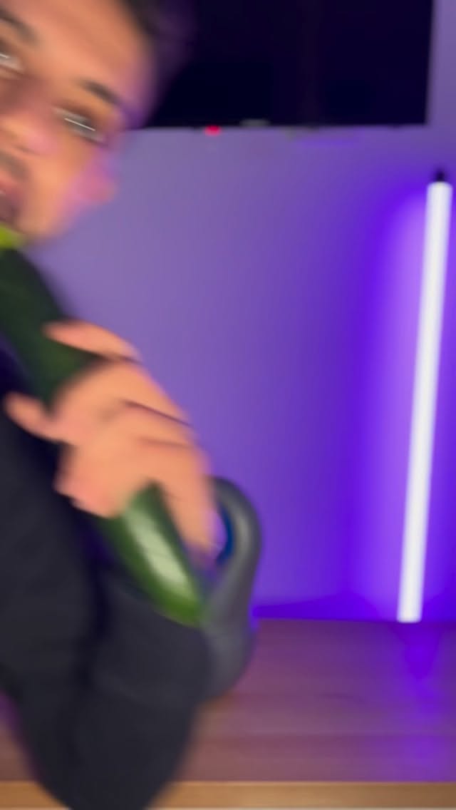 🎮 Le gras du ventre, c’est le boss final.
Tu peux avancer dans ta transformation, perdre au niveau du visage, des bras, des cuisses…
Mais lui, il reste. Il résiste. Il attend que tu craques.
Et c’est NORMAL.
La graisse abdominale est la plus difficile à déstocker à cause des récepteurs alpha-2, ces petits gardiens qui freinent la perte de gras sur cette zone.
Résultat : tu progresses partout… sauf là où tu regardes en premier.
Mais retiens ça 👉 le boss final finit toujours par tomber.
Avec une bonne alimentation, une activité régulière, et de la constance, il n’a aucune chance.
Ton corps change déjà.
Le ventre suivra.
Donne-lui juste du temps.
🔥 Continue.
🔥 Ne lâche pas.
🔥 Et surtout : joue jusqu’au bout.