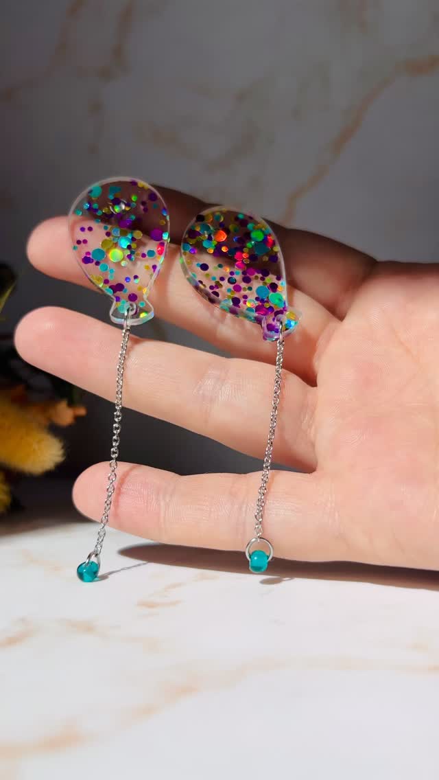 Quedan muy poquitas unidades de los Globos, y son de esos pendientes que le sientan bien a todo el mundo.
¿Ya tienes los tuyos?