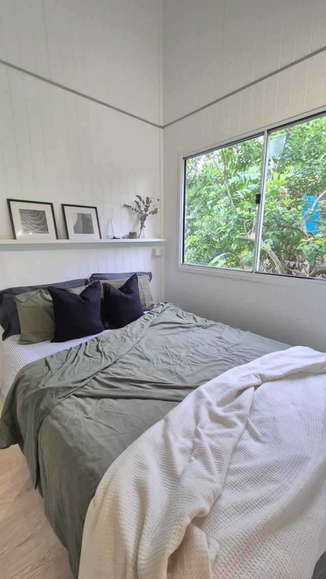 Two bedrooms, two completely different vibes, all in one smart tiny home design.
On the ground floor, you get a full-height bedroom with a built-in wardrobe and plenty of storage. The double-height ceiling and large window makes it feel open, bright and surprisingly spacious for a tiny footprint.
Upstairs, the loft is your choose-your-own-adventure space, second bedroom, home office, kids’ zone or the perfect guest room. Light, cosy and versatile… it adapts to whatever your lifestyle needs.
Big comfort, small footprint. Exactly how we like it.
#gruaustralia #sustainableliving #tinyliving #tinyhouseaustralia #tinyhouse #grutinyhomes #affordableliving #sunshinecoastliving
