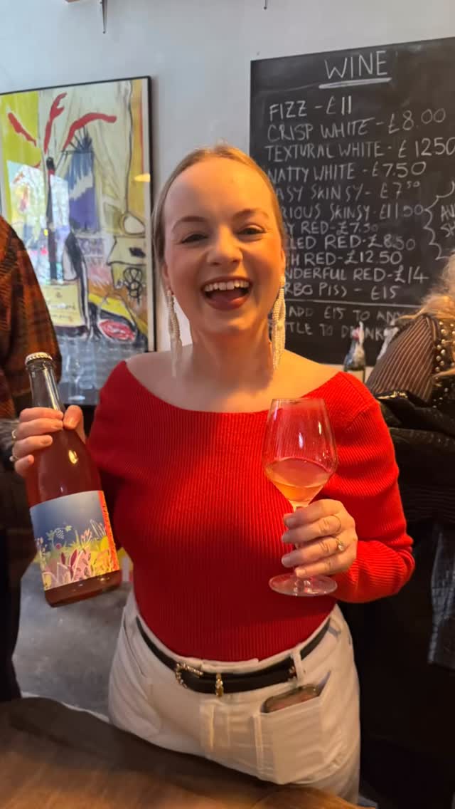 THE FULL ENGLISH đ· đŸ đŽó §ó ąó „ó źó §ó ż đ đŠ
Poppinâ caps and a lorra, lorra laughs at Danâs on the Dalston Riviera last Sunday đ
Big shout out to Dan, Scarlett and Jaime for putting on the show, the eight other English wineries for taking part and of course the wonderful, engaged, joyous and incredibly well dressed customers who came along to help celebrate our end of vintage par-tay đ„ł
And can we please pause for a moment to pay respects to the best wine list in the world đ„
WINE
fizz
crisp white
textural white
natty white
easy skinsy
serious skinsy
easy red
chilled red
rich red
wonderful red
turbo piss
đ
@dans.ldn @parched.wine @hamstreetwines @mattgregorywines @walgate.wine @sandridgebarton @59vines @westwellwines @uncharted_wines @winesutb @blackbookwinery @lescavesdepyrene @timwildman @lark_and_folly @lost_in_a_field #drinktheđ