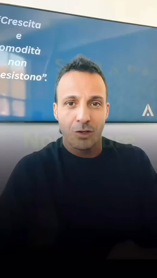👉Il 38% delle PMI in Italia genera oltre il 30% del fatturato negli ultimi due mesi dell’anno.
📉 Novembre non è la fine.
📈 È il momento in cui le aziende che ragionano davvero in modo strategico iniziano a fare la differenza.
In questo reel ti spiego perché mollare adesso è l’unico vero errore da evitare.
🔍 Pianificazione, focus e un’idea chiara di dove vuoi arrivare nel 2025: è qui che inizi a costruire il tuo vantaggio competitivo.
Non aspettare gennaio per rimettere la testa fuori: gioca d’anticipo, ora.
#SenapaAdvice #PMIItalia #StrategiaAziendale #Crescita