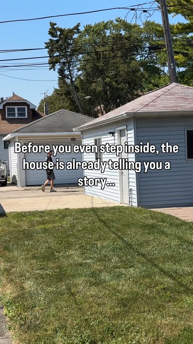 Most buyers are so focused on the kitchen and the bedrooms that they forget the outside can reveal the real money pits.
Here’s what I look for before crossing the threshold:
• Sagging rooflines or curling shingles
• Crumbling brick or sloppy tuckpointing
• Driveways that slope toward the house (hello, water issues)
• Rusted gutters, pooling water, or drainage problems
A 10-second glance at the exterior can save you thousands or at least give you negotiation power.
Save this for your next Chicago showing. Your wallet will thank you later. 🏠😉
Chicago home inspection |Chicago real estate tips | exterior home red flags | home buying in Chicago | what to look for before buying a house | Chicago realtor advice | home inspection checklist | first time buyer Chicago