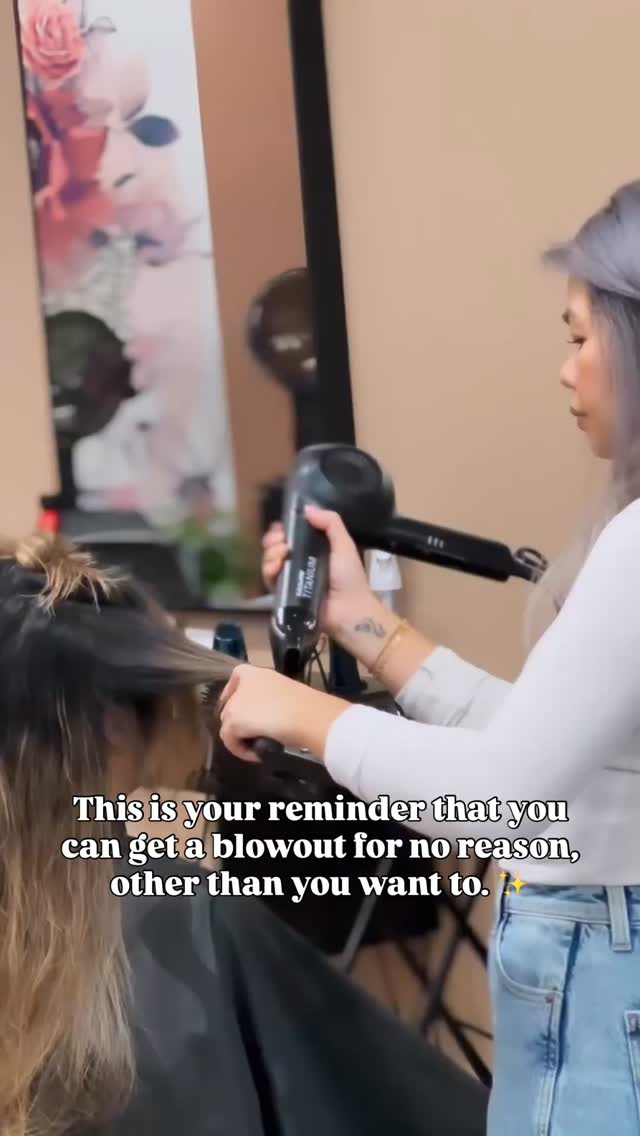 With the holidays around the corner, there are many reasons to schedule that hair appointment - however, have no plans? Then surprise! ✨ We’re the plans!
You can give yourself some love without needing an occasion to, you know. 😉♥️
.
.
.
.
.
#artehairstudio #bellevuehair #arte #bellevuesalon #bellevuehairsalon #rentonwa #rentonhairstylist #modernsalon #bellevuehairstylist #bellevuewa #blowoutstyles #salonlife✂️ #pnwhairsalon