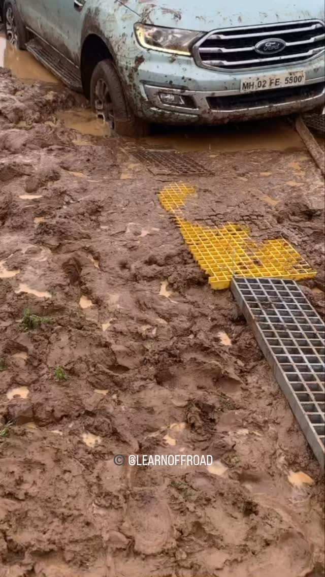 Rescue of a stuck Ford Endeavour (Everest) using a Spanish Burton with a 4:1 mechanical advantage.
#learnoffroad #offroadjunkie #spanishburton