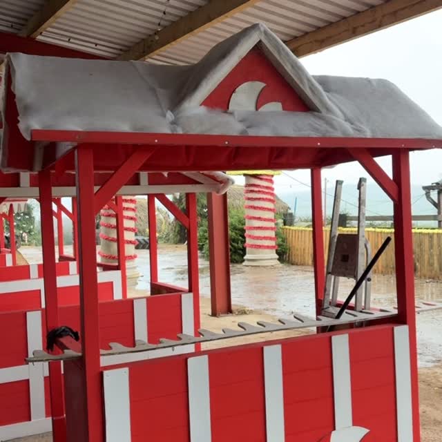 A last minute call for Vendors (non food/drink), we have 5 stalls, roughly 1m x 2m! Happy for anyone that wants to sell some arts and crafts etc! Anything that will add to our Christmas Experience at Clearwell. We open Sunday 23rd (short notice), welcome to start next weekend if youโd like, please get in touch!