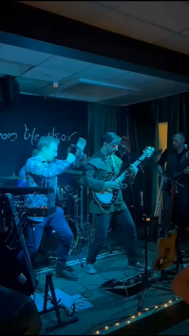 A small part of our song "Restless Sleep" live at our last gig!
#liverock #progrockband #altrock