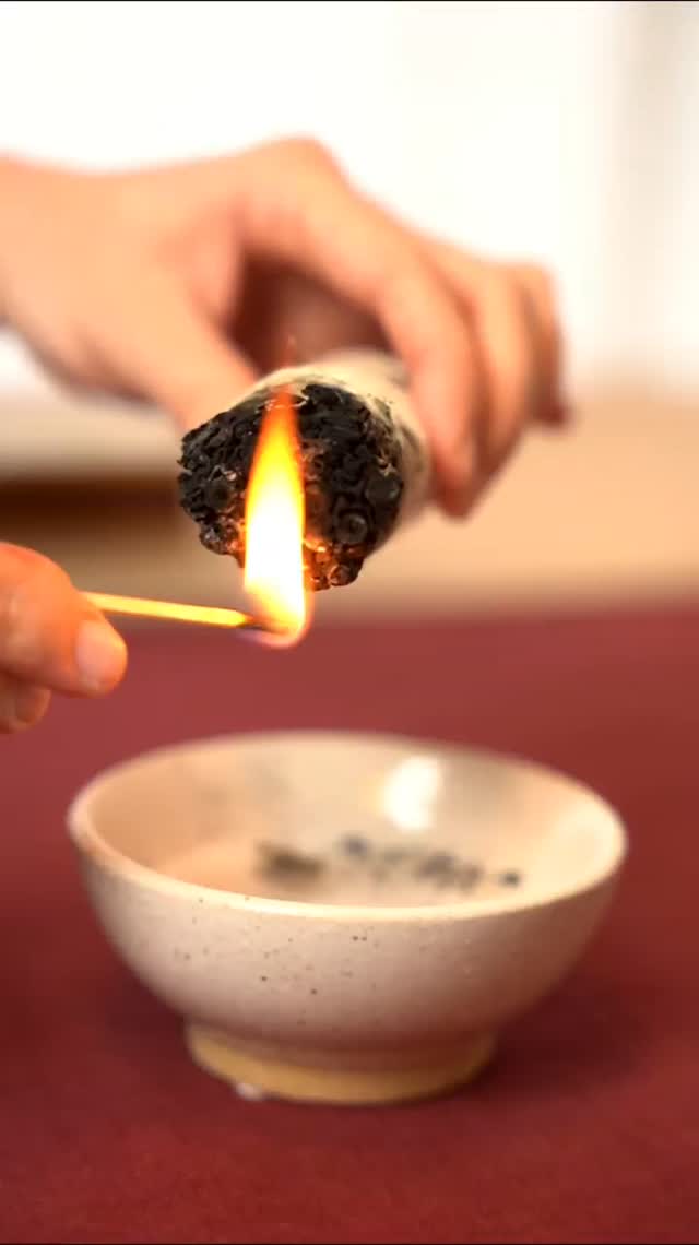 ✨ Une parenthèse pour ralentir, respirer, se recentrer ✨
Et si vous vous accordiez un vrai moment pour vous ?
Mes soins mêlent réflexologie plantaire et énergétique, pour détendre le corps, libérer l’esprit et apaiser le trop-plein.
🦶 Sous mes mains, chaque zone du pied correspond à une partie du corps : en stimulant ces points, j’aide à soulager les tensions, calmer le mental et libérer les émotions enfouies.
🌿 Une séance, c’est une respiration profonde dans un quotidien souvent trop chargé. C’est un moment où l’on se dépose enfin, et où l’on repart plus alignée, plus légère.
📍 Je vous accueille dans un espace chaleureux au centre UNI à Nantes.
Prêt(e) à essayer ?
Tout bénef’ 🤩
________________________________
✨ Réflexologie & énergies
🦶 Soins de réflexologie plantaire
👐 Soin énergétique
📆 Réservez votre parenthèse de bien-être
https://www.carolinestouls-reflexologue-nantes.fr/decouverte-reflexologie
Vidéo : @pourquoi.tu.prod
#RéflexologiePlantaire #SoinsÉnergétiques #BienÊtreNantes #RechargeÉmotionnelle #RelaxationProfonde #LâcherPrise #ResetÉmotionnel #SoinsThérapeutiques #ParenthèseBienÊtre