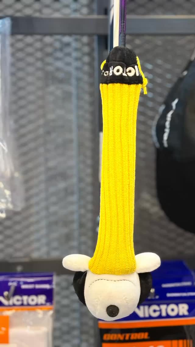 VICTOR Racket Tail Protector. Specially used by racket backpack carrying players.
Now available at Victor Pro Store - Bengaluru
#streamlinesportsindia #victor #ashwiniponnappa #badminton #readytowin #victorprostore #badmintonindia #ttyultima #auraspeed100x