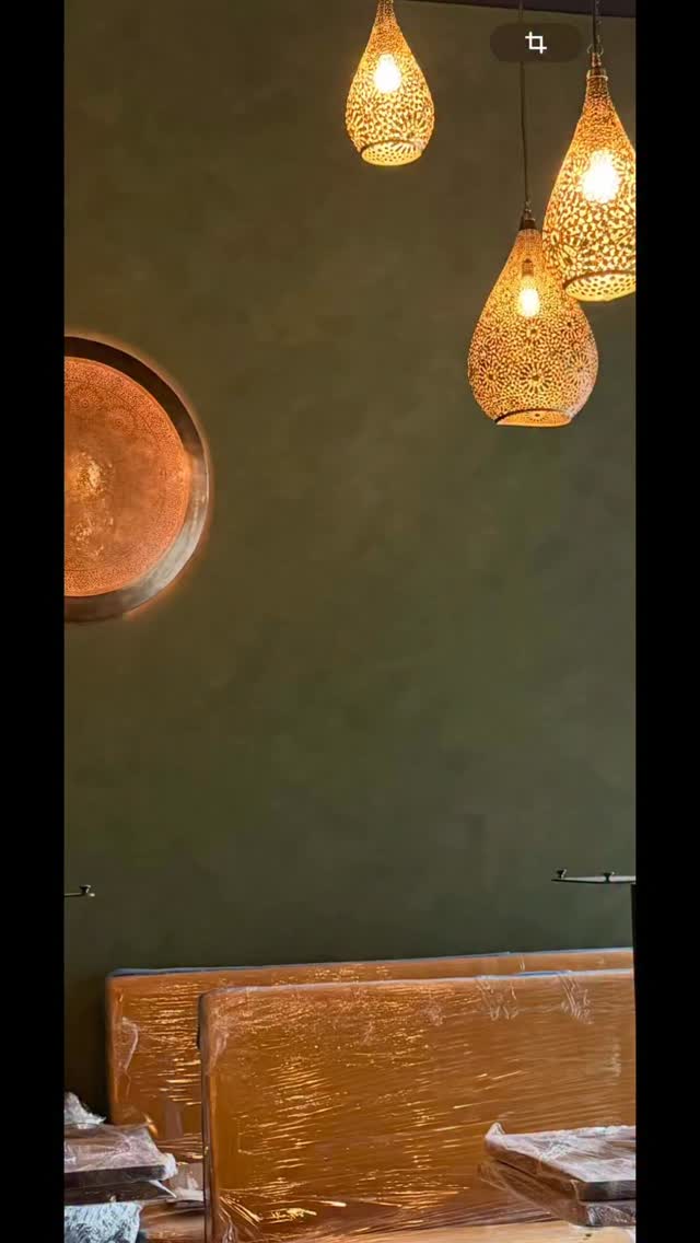 À Pont-Rouge, on ne crée pas seulement un lieu…
On fait naître une énergie✨!
Chaque détail demande du temps,
parce qu’ici, vous mangerez libanais comme jamais ailleurs ! Des saveurs vraies, profondes, vibrantes,
qui laissent une trace 😍…
On écrit l’histoire de Mezze Factory Pont-Rouge.
Et chaque lumière, chaque matière, chaque goût compte.
La date d’ouverture approche… 🌙✨
Merci à toutes celles et ceux qui nous suivent, nous soutiennent, nous aiment.
On vous aime aussi. Toujours❤️!
Restez connectés 🤗!
#MezzeFactoryPontRouge
#PontRouge
#GeneveFood
#cuisinelibanaise openningsoon