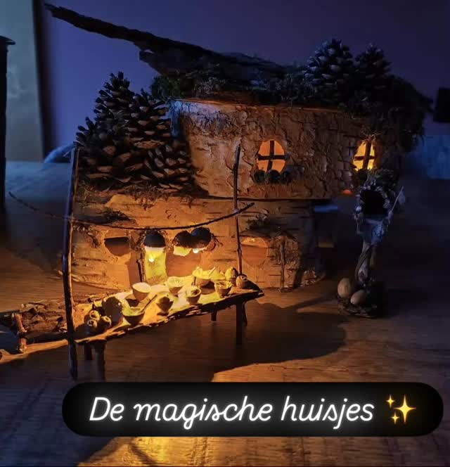 Tussen de bomen verscholen staan de magische huisjes van Verwonderrijk. Sommige zie je meteen en andere moet je echt ontdekken. Voel de kriebelende enthousiasme in je buik en zie de verwondering in de ogen van de kinderen✨
Wist je dat elk huisje een eigen bewoner heeft? Daardoor ziet ieder huisje er helemaal op zijn manier uit.