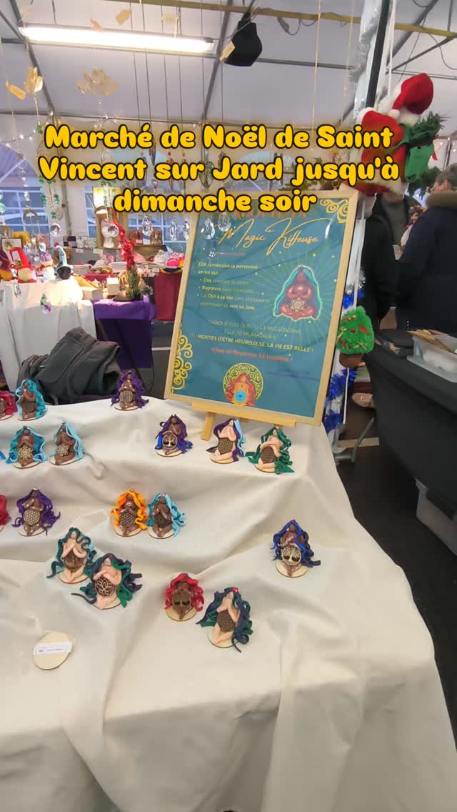 Je suis installée au Marché de Noël de Saint-Vincent-sur-Jard 🎄✨
Mon petit univers vibre déjà de couleurs, de douceur et de joie.
📍 Ce soir jusqu’à 22h
📍 Samedi de 11h à 19h
📍 Dimanche de 11h à 18h
Tu y trouveras mes tableaux vibratoires, mes Magic’Kiffeuses, mes attrapes-lumiere… et toute la magie que j’aime transmettre.
Si ton cœur te souffle de venir, je suis là — avec le sourire, la chaleur, et l’envie de faire briller un peu plus ta journée ✨
Julie, Magic’Kiffeuse 💛
#marchédenoël #joieincarnée #tableauvibratoire #attrapelumiere #magickiffeuse