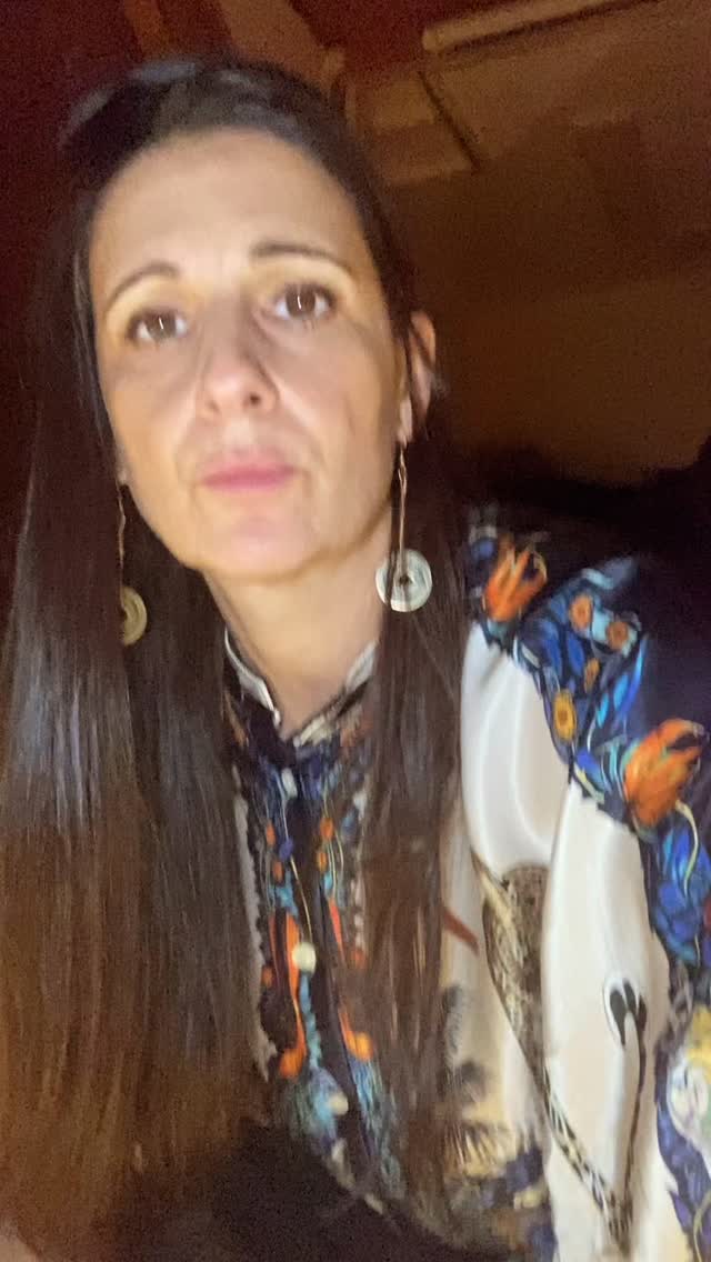 (Watch previous video for this to make sense!)
Part 2
Later that night I layered that same raw recording with a completely random audio track.
It synced.
It fit.
Perfectly.
No editing.
Nothing.
My heart skipped a beat.
It's in these moments that I truly feel the presence of the Universe, of God, of that mystical magic.
Which version speaks to you today?
Do you have these moments of synchronicity?
Leave a comment below.
I'm genuinely curious to feel what resonates with you and learn of more magic...
#music #voice #love #heart #spirituality #healing #musician #cacao #flute #flautista #flautist #synchronicity #magic #universe #mystery