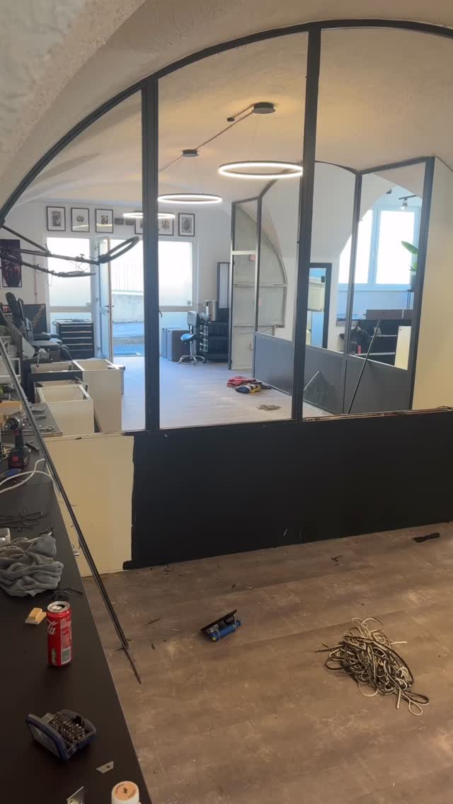 A little behind-the-scenes outtake from the construction site while rebuilding our studio 🤘
Super happy with how everything turned out & huge shoutout to @lui_tattoos_ for the help 🥳
#tätowierhandwerk #lukasfalkner #kematen #tirol #austria #tattooartist #tattoostudio #construction