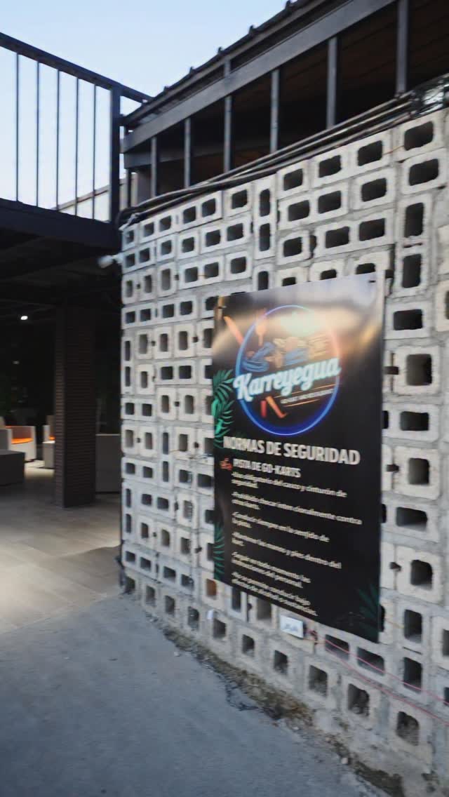 ¿Buscas el lugar perfecto para pasar esta Navidad?
En Karreyegua lo tenemos todo: buena vibra, comida brutal, tragos, go-karts y el mejor ambiente para compartir en grande. 🏎️🍔🍹
👨👩👧👦 Ven con tu coro y aprovecha nuestros combos especiales para grupos grandes, ideales para celebrar sin preocuparte por nada.
🔥 Y recuerda: los martes son de especial 3x2, porque en Karreyegua la fiesta rinde más.
Esta Navidad no la pienses mucho…
📍 Vívela en Karreyegua 🎅✨