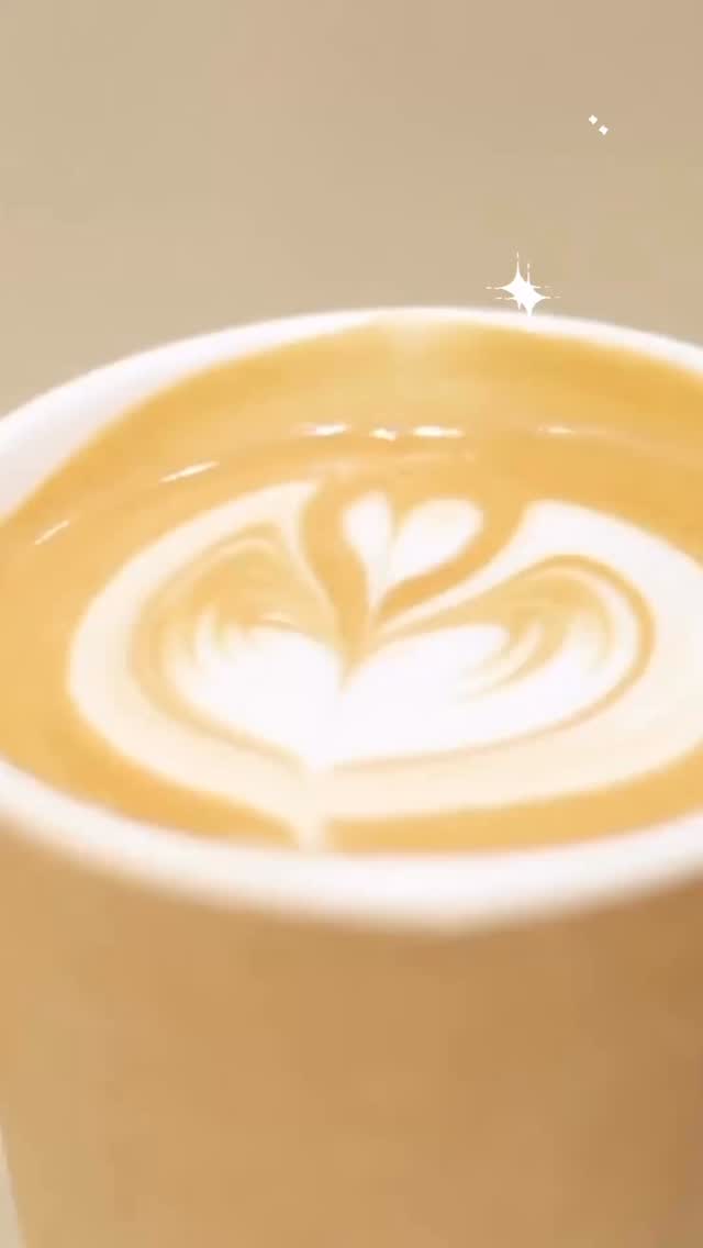 Most women donāt have a āfood problem.ā
They have a nervous system + gut communication problem.
STOP doing this if youāre constantly bloated:
⢠eating too fast
⢠coffee on an empty stomach
⢠grazing all day
⢠ignoring stress
⢠relying on supplements instead of strategy
START doing this instead:
šæ Eat sitting down
šæ Protein first
šæ Breath before meals
šæ Hydration with electrolytes
šæ A little fiber at every meal
Want my free 7 Day Gut Reset Mini-Guide?
Comment RESET and Iāll DM it!
#guthealth #perimenopause #nutritionist #midlifehealth