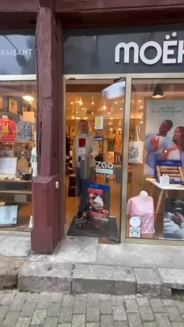 🌿 Moëha, boutique ecoresponsable à Vannes.
Située au 9 rue Émile Burgault, Moëha est une boutique engagée qui met en avant une consommation responsable. On y trouve des produits de qualité, issus de marques transparentes et soucieuses du bien-être animal comme de l'environnement.
Une adresse idéale pour celles et ceux qui souhaitent allier plaisir, éthique et respect de la planète 🌿✨
#commerçantsdevannes #rueemileburgault #vannes #commercesdeproximité #moeha #morbihan