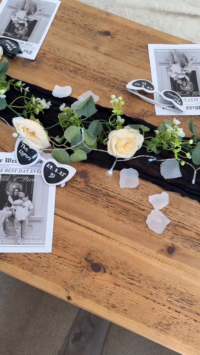 Postcards from The Levers wedding 🖤
📍 @thebridgeoxton
@stevienicklvr 💍
#nottinghamwedding #acousticduo #weddingsinger