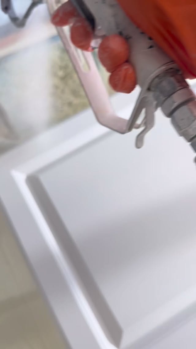 Beautiful off white. 🤍 #SatisfyingVideos #SatisfyingDIY #SmallBusinessFL #floridacontractors #floridahomeimprovement #floridaremodeling #southfloridahomes #browardcounty #browardhomes #cabinetrefinishing #southflorida #cabinetpainting #westonfl #daviefl #fortlauderdale #kitchenmakeover