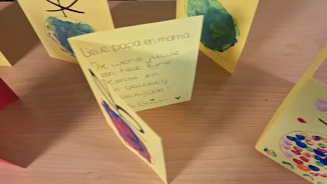 Elk kindje maakte samen met onze stagiaire een kerstkaart voor papa & mama 🥰
#creatieveontwikkeling #aandachtvoorhetindividuelekind #kerst