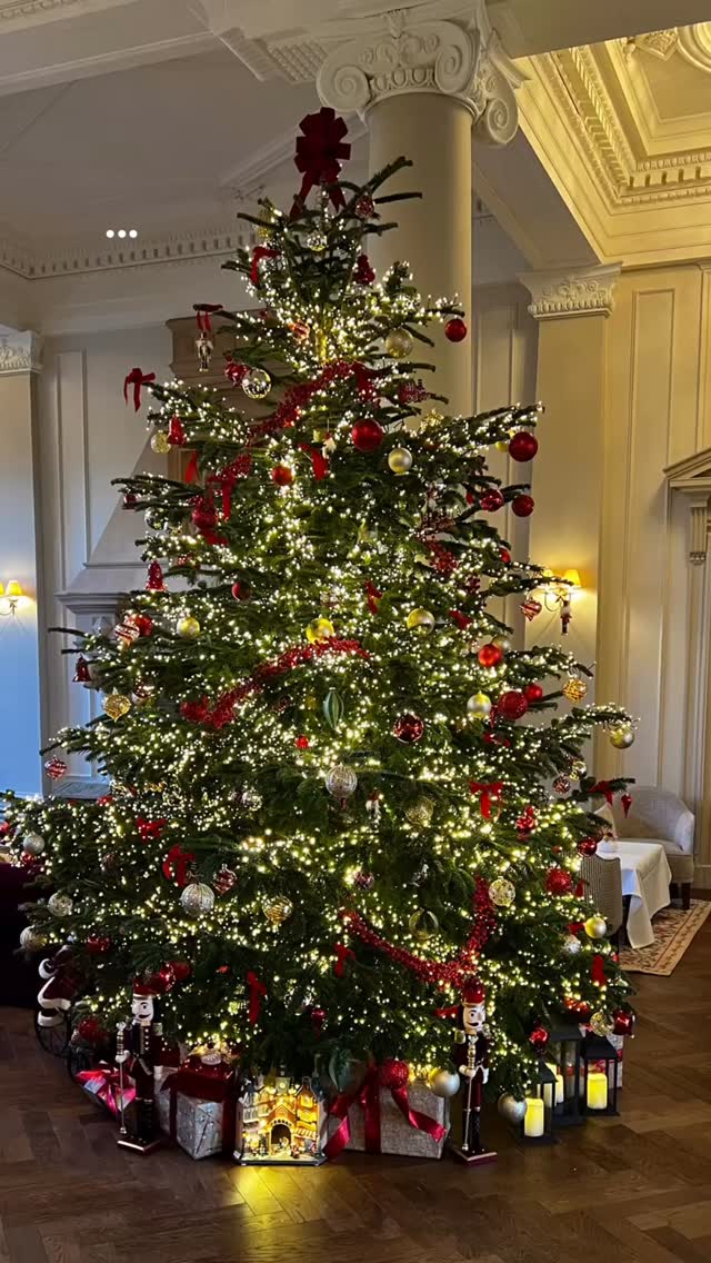 Our last tree went up today and she was a bueaty, ready for Afternoon Tea in the Great hall at Down Hall , We will be back in the Office tomorow catching up with all wedding fair enquiry’s sent over the last few days . #essexweddingsupplier #essexweddingflorist #essexweddingvenue #designerflowersessex #downhallweddings #downhallweddingflorist #bridestobe26 #christmaswedding #christmastree #christmasweddingdecor #downhall #downhallcountryhousehotel