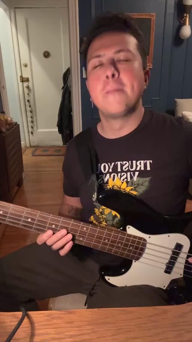 This last weeks I’ve been listening to @jeremyboschofficial new music and I decided to transcribe and play a little bit of one my favorite tunes of his latest amazing album. Felicidades mi buen 🙌🏻
God bless you all! ❤️✨
Use headphones for a better experience. 🎧
#salsa #salsamusic #jeremybosch #basscover #fender #mexican #latino #músicalatina #latinmusic