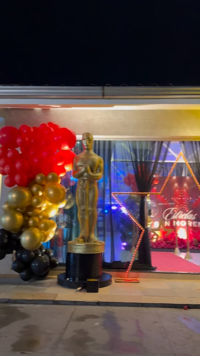 Ano após ano, crescemos, nos fortalecemos e nos reinventamos, sempre guiados por um propósito claro: cuidar de pessoas e transformar vidas através da saúde.
2025 foi um ano de investimento, desenvolvimento e evolução. Acreditamos no poder do treinamento, no impacto de uma liderança preparada e no valor de colaboradores que vestem a camisa todos os dias. Por isso, cada capacitação, cada encontro e cada passo dado foi pensado para elevar ainda mais o nosso time.
A confraternização deste ano não foi apenas uma festa. Foi um abraço coletivo na nossa trajetória. Foi gratidão por cada desafio superado, por cada nova conquista e por cada profissional que faz a San Moreno acontecer.
Obrigada a todos que caminham conosco.
Que 2026 venha com ainda mais crescimento, união e motivos para comemorar!