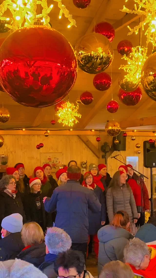 Letzte Woche 🎄
Die letzte ganze Woche vom Winterthurer Wintermarkt bricht an. ❤️🩹 Wir blicken auf zahlreiche, abwechslungsreiche Programmpunkte zurück und freuen uns auf das, was noch kommt! 🥳
Mi, 17.12. | Kinderparadies 🪩
Do, 18.12. | Konzerte von Lorenzo 🎶
Do, 18.12. | Party in der Slalombar 🕺
Fr, 18.12. | Party in der Slalombar 🕺
Sa, 20.12. | Mini-Markt 🛍️
Sa, 20.12. | Kinderschminken & Glitzertattoos ✨
Sa, 20.12. | Party in der Slalombar 🕺
So, 21.12. | Mini-Markt 🛍️
So, 21.12. | Märlistunde mit Judith 📖
#winterthurerwintermarkt #weihnachtsmarkt #christmas