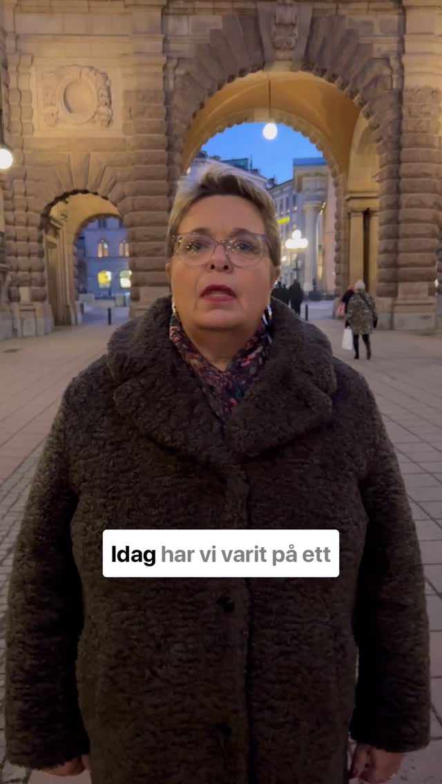 Med tillståndsplikten pressas ideella kvinnojourer bort av krav och kostnader som är anpassade för bolag. Så kan vi inte ha det. I väntan på att reformen ska justeras måste kvinnojourerna ges ett undantag, så att deras skyddade boenden får finnas kvar.