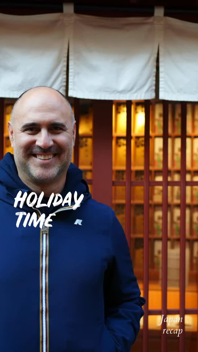 Believe it or not, despite the same jacket and the beanie, I did have a different outfit on underneath and these photos were taken in different places:) #repeatoutfit #traveladvisor #luxurytravel #jeff #gaytravel #gaytraveler