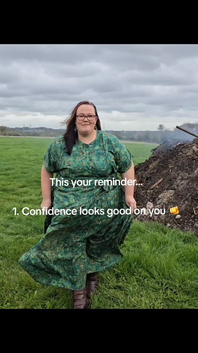 This is our reminder to you:
✨️ You are good enough right in this moment
💜 Never play small, polish that crown and shine
✨️ All bodies can wear colour if they want too
💜 Life is short, don't wait until it's perfect to live.
✨️ Wear the dress, stay in the PJ'S, eat the cake.
Live deliciously Queens, you are worth nothing less 👑
#peachypearclothing #letsraisethestandards #allbodiesaregoodbodies #queenenergy #don'twait #sizeinclusivebrand #midsizebrand