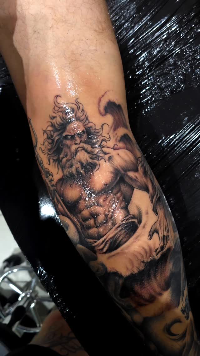 POSEIDON
Different style of Poseidon the other day!
Love how this sleeve is turning out so far!
📍Bury St Edmunds
#tattoo #tattooartist #tattooinspiration #freshink #tattooidea #suffolk #tattoostudio #realism #Greek #greekmythology #poseidon #greekgod #tattoosleeve