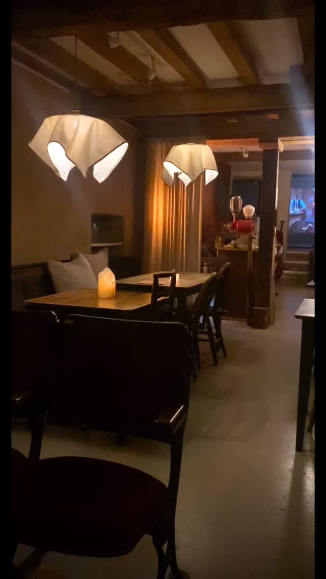 Spend a cosy evening in and escape the cold! Grab a vintage board game and put on your favourite vinyl, all suggestions welcome 🤎 We can’t wait to welcome you to our home away from home for the winter season, stop by for a hot chocolate (with a baileys maybe for that extra warmth)! ❄️