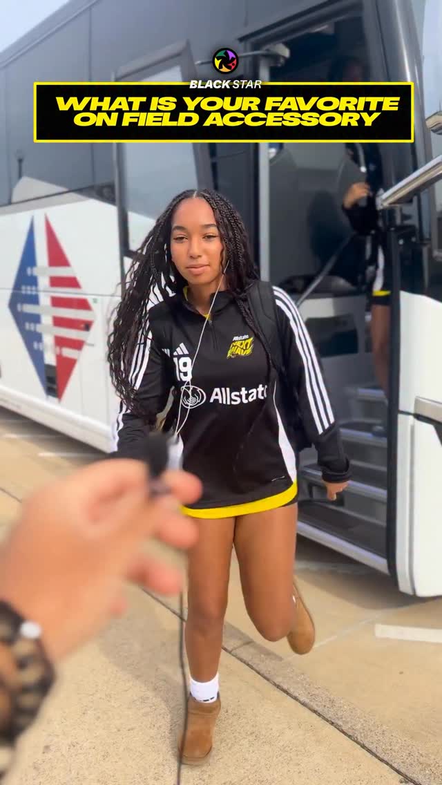 What is your favorite football accessory? The Black Star girls gave us their picks… do you agree?
#AllstateNextwaveNationalShowcase