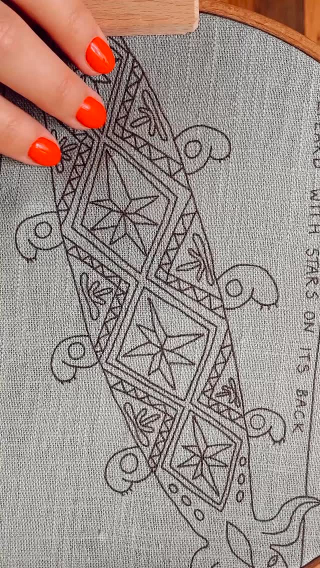 S T A R S
On a Newt’s back in satin stitch. Quite Christmassy?
Someone who tested this kit said she found the stars particularly fiddly - the trick for triangles, or any pointy shape, is not to start right at the tip but a bit further in, that way you don’t have to begin with a tiny stitch.
Maybe I didn’t explain that well - you might see what I mean in the video!
#dmcembroidery #dmcthreads #handembroidery #embroideryart #creativestitching #embroiderykit #tallskysewing