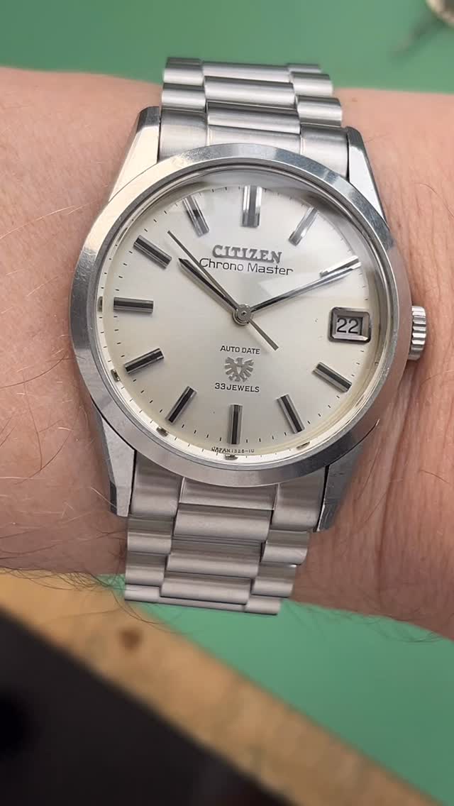 In the late 1960s, as Japan’s watch industry pushed toward new standards of precision, Citizen unveiled one of its most impressive achievements, the mechanical Chrono Master. First introduced in 1967, the Chrono Master line represented Citizen’s absolute peak of mechanical watchmaking before the quartz era. These watches were built to chronometer grade standards, each adjusted for exceptional accuracy.
While Seiko was making headlines with its Grand and King Seiko lines, Citizen answered with a quieter but equally serious contender, watches that matched or exceeded their rivals in finishing, precision, and understated refinement. The Chrono Masters featured fine cases, crisp applied markers, and movements tuned to the highest tolerances Citizen had ever achieved.
One of the standout variants from this era is the Citizen Chrono Master AUDS 2910-Y, produced in the late 1960s. It houses Citizen’s high grade automatic movement, known for its reliability, smooth operation, and impressive timekeeping for the period. These were not mass market watches, they were prestige pieces, assembled with extra care and targeted at Japan’s discerning domestic market.
I’ve just completed a full service on a beautifully preserved AUSD 2910-Y, bringing the movement back to its original performance and restoring the subtle elegance that made these watches legends among collectors. It will be available for sale tomorrow, a rare chance to own one of Citizen’s finest mechanical creations from the golden age of Japanese watchmaking. #vintagewatchcollector