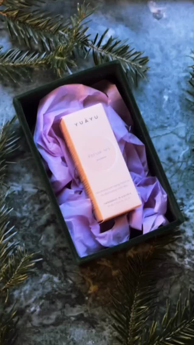 Warum ein YUĀYU Produkt ein besonderes Geschenk ist:
1: Handarbeit statt industrieller Produktion✨
2: 100% natürliche Inhaltsstoffe und Pflanzenextrakte aus eigenem Anbau & Wildsammlung🌾
3: Ayurvedische Wirkweisen für echte Veränderung 🌀
4: Energie, Intention und Pflanzenmagie
5: Ein einzigartiges Geschenk aus lokaler Produktion für Menschen, die du liebst🤎
#yuayu #naturkosmetik #slowbeauty
