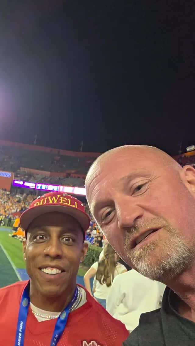 When Florida Steve runs into an all time great in the swamp ! @caldwellxii thanks for taking the time! #effingterrible #floridasteve #sec