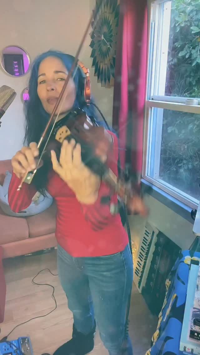 You are a beautiful part of the living tone that vibrates our world into existence!
Harmony brings light to the darkness
Together, we shine ♥️🌟♥️ #consciousness #joy #weareone #happyholidays