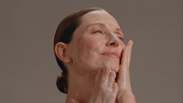 Synergie Skin is now in clinic and I’m genuinely excited to share it. I’ve been using the range behind the scenes for a few months and I’ve honestly never had more compliments on my skin.
What I love about it is pretty straightforward. The results are evidence based, the textures feel beautiful, and there are no harsh smells or irritating reactions. It’s gentle, clean, and the skin actually behaves on it.
It also happens to be ethical, vegan, Australian, and woman owned, which lines up with my own values.
If you want to work out the right routine for your skin, book a skin consultation!