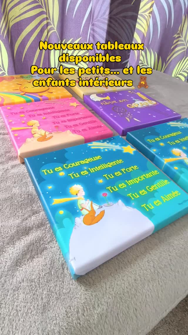 Parfois, c’est notre enfant intérieur qui a le plus besoin d’être rassuré… et ces petits tableaux sont nés exactement pour ça.
Des mots qui font du bien.
Des couleurs qui réchauffent.
Des étoiles qui veillent.
Ils sont là pour accompagner les enfants…
et les grands qui ont encore un cœur qui rêve 💛
🖼️ Création numérique vibratoire imprimée sur tableau sur toile 20x20 cm
🪄 Disponibles au Marché de Noël de Saint-Vincent-sur-Jard du 28 au 30 novembre
ou sur commande, tout simplement.
Julie, Magic’Kiffeuse ✨💕
#tableauvibratoire #enfantintérieur #artvibratoire #cadeau #affirmationpositive