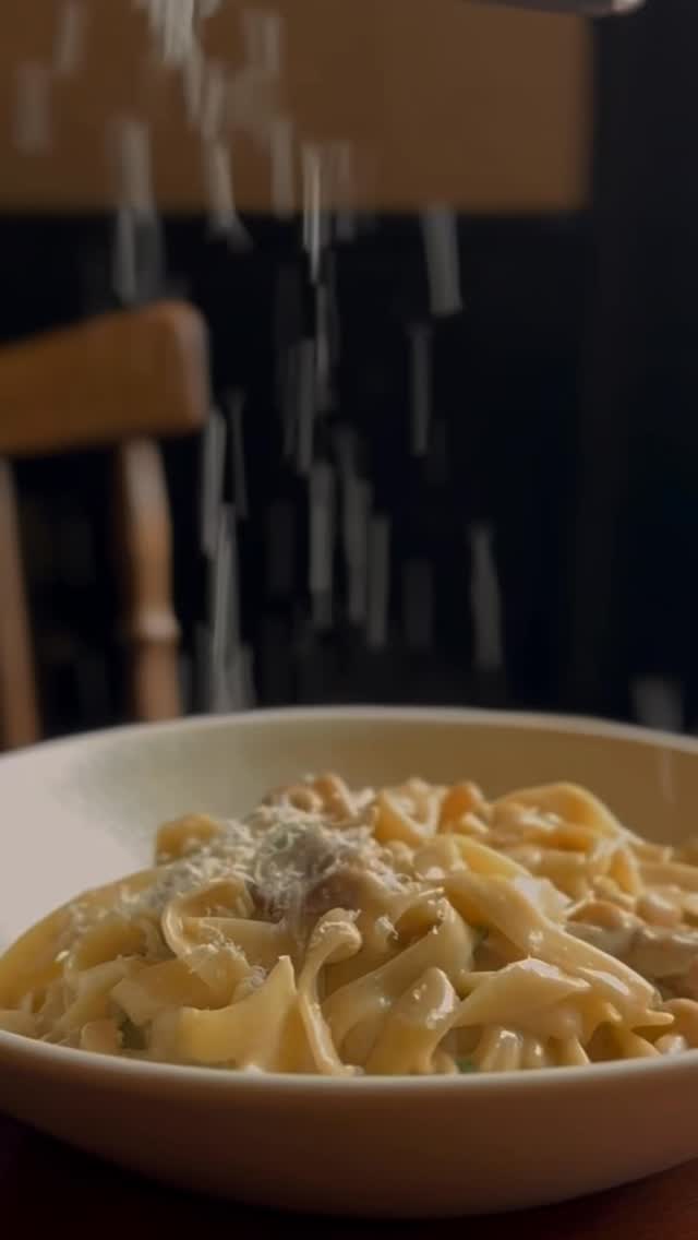 Is it even Friday if you’re not at The Queens? Come in from the cold, grab a pint, tuck into something delicious… Have you booked your table yet? 🍴