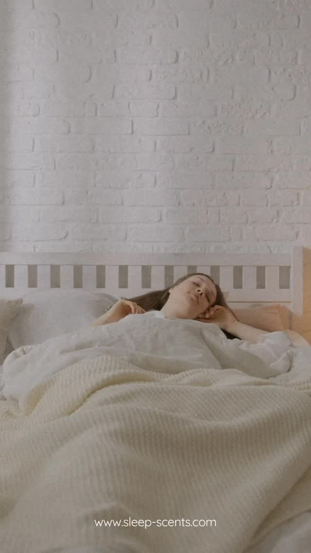 Sleep Scents - Wake Up Feeling Refreshed.
#sleepscents #sleeproutine #wakeupandmakeup #wakeup #sleepspray