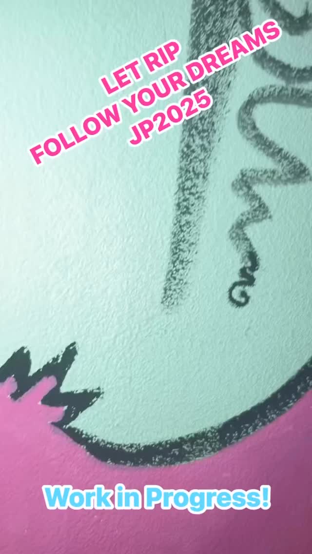 Go with the flow! Enjoy & let rip. No planning just pure hyper focus ! I wonder how our laundry room will turn out? Who cares! It’s FUN! ❤️
#followyourdreams #artlife #artist #design #hyperfocus